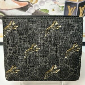 GUCCI GG Supreme Tiger Bifold Wallet 😍🐯🔥